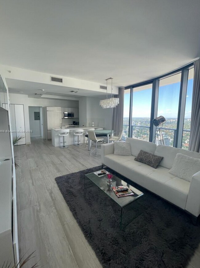 Building Photo - Remarks:	Enjoy stunning Skyline and Bay vi...