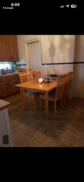 Building Photo - 10 Anderson St