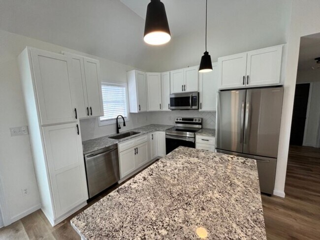 Building Photo - 204 Franklin Sq - Beautifully Updated Home in Bonaire