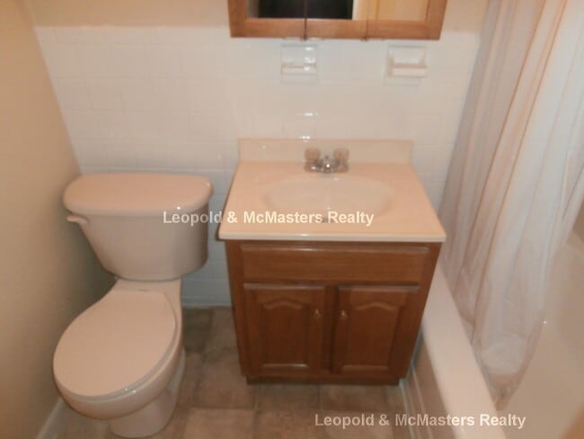 Building Photo - 181 Thorndike St