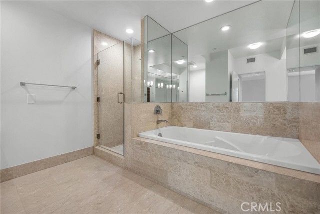 Building Photo - 13600 Marina Pointe Dr