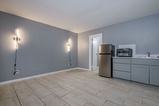 Building Photo - La Luna Luxury Suites