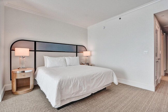Building Photo - 4360 Collins Ave