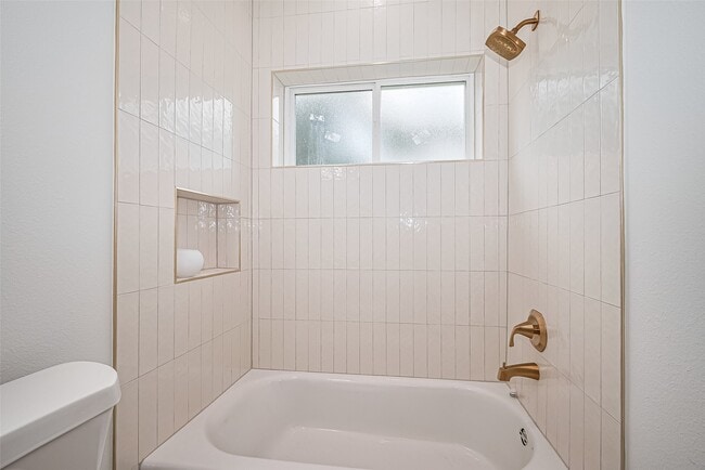 Building Photo - 6021 Maybell St