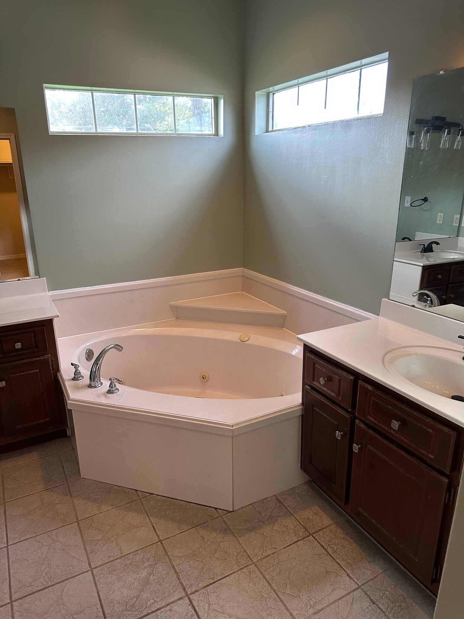 Building Photo - 5448 Henning Dr W