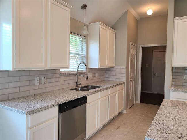 Building Photo - 18818 Harbor Key Cir