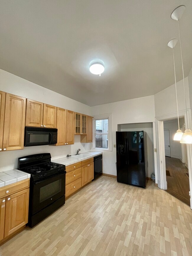 Building Photo - 142 27th St