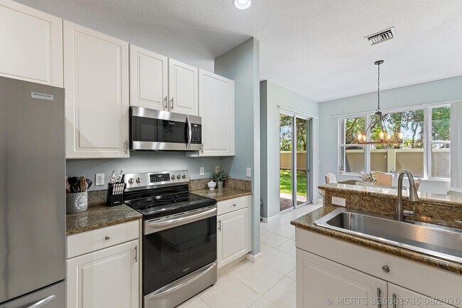 Building Photo - 2170 SW Cape Cod Dr