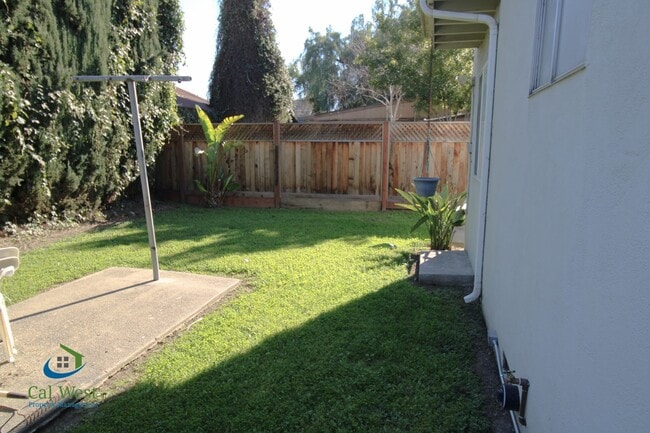 Building Photo - $2995 - Cozy 2/1 in the heart of Downtown ...