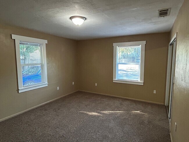 Building Photo - 3 bedroom 2 bath with bonus storage room next to Chico State with Large fenced backyard (Please r...