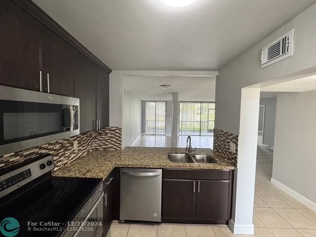 Building Photo - 40 NW 76th Ave