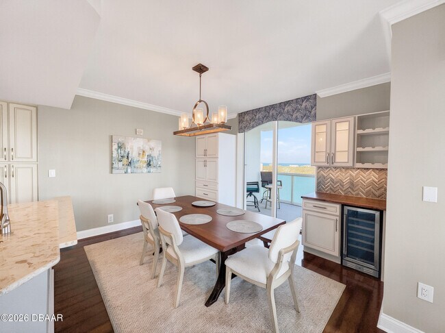 Building Photo - 231 Riverside Dr