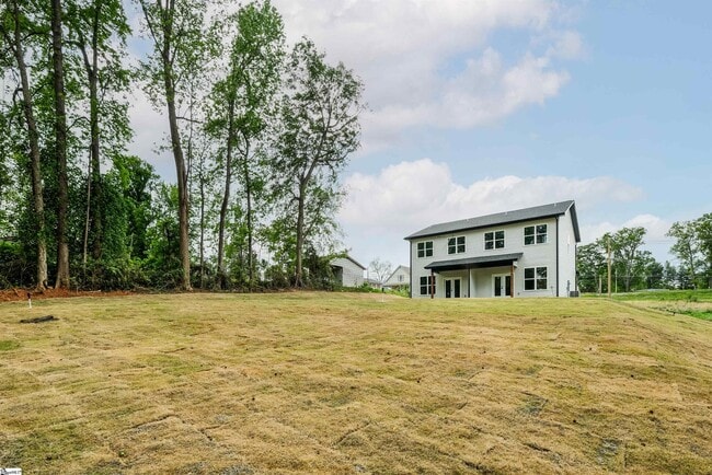 Building Photo - 610 N Shamrock Ave