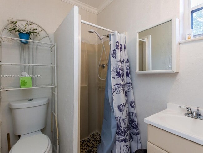 Building Photo - 5524 Garfield St