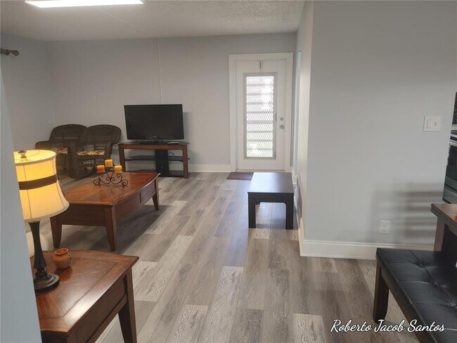 Building Photo - 524 Osprey Dr