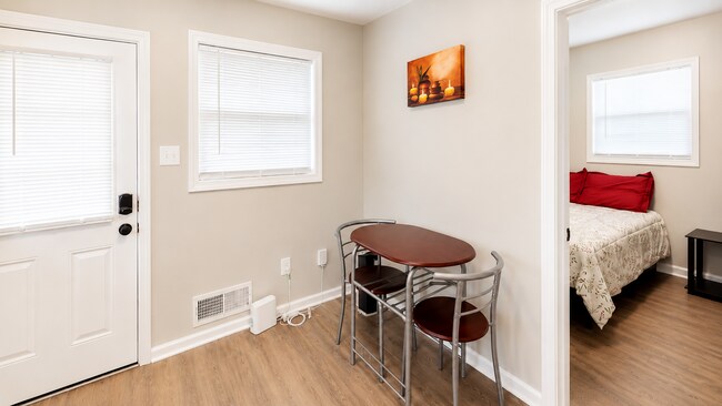 Building Photo - 1437 Lorenzo Dr SW