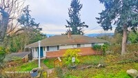 Building Photo - Charming 3 Bed 1.25 Bath Home in Skyway with a great view of Mt Rainier