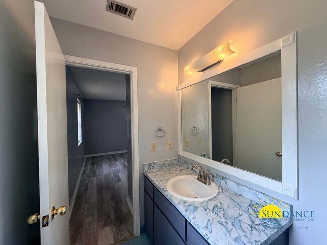 Building Photo - Comfortable 3BR Home in Fort Walton Beach Near Hurlburt Field & Eglin AFB!