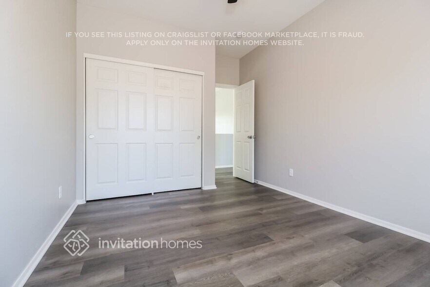 Building Photo - 1421 S 123rd Dr