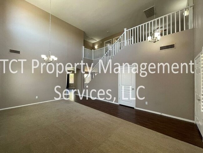 Building Photo - Updated 4 Bedroom on Corner Lot!