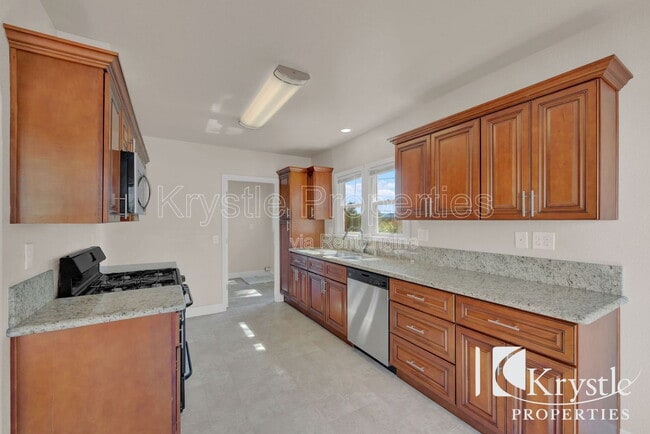 Building Photo - 42 D St