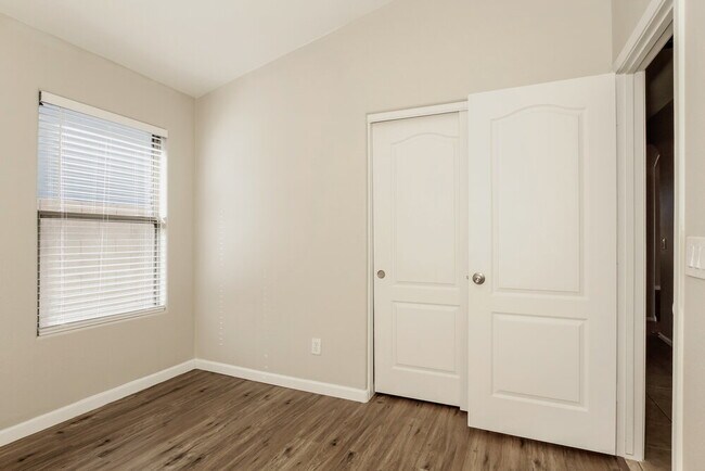 Building Photo - 16766 W Taylor St