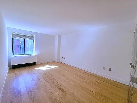 Building Photo - 300 Rector Pl