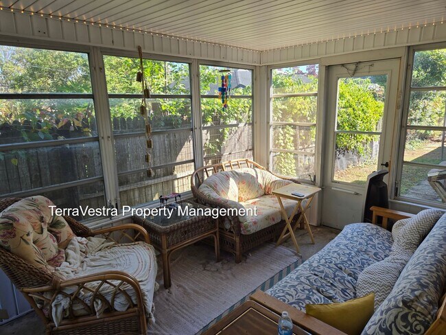 Building Photo - College rental 5 bedroom 4 bathroom Now sh...