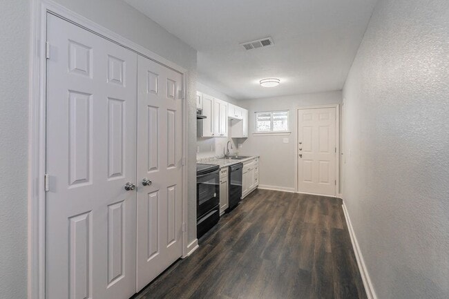 Building Photo - 3515 Selk Ave