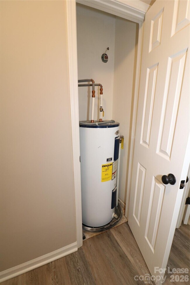 Building Photo - 5878 Prescott Ct