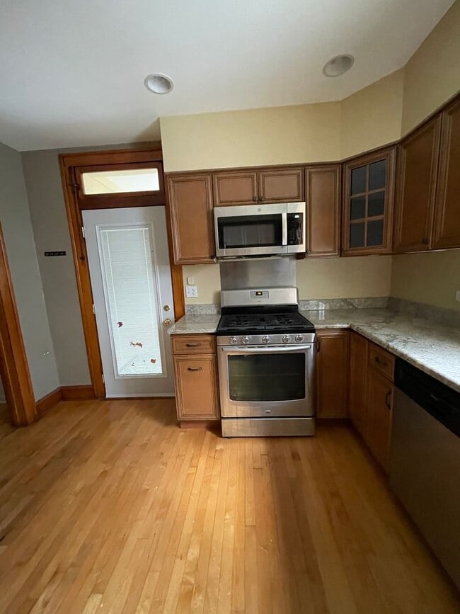 Building Photo - 3227 N Albany Ave