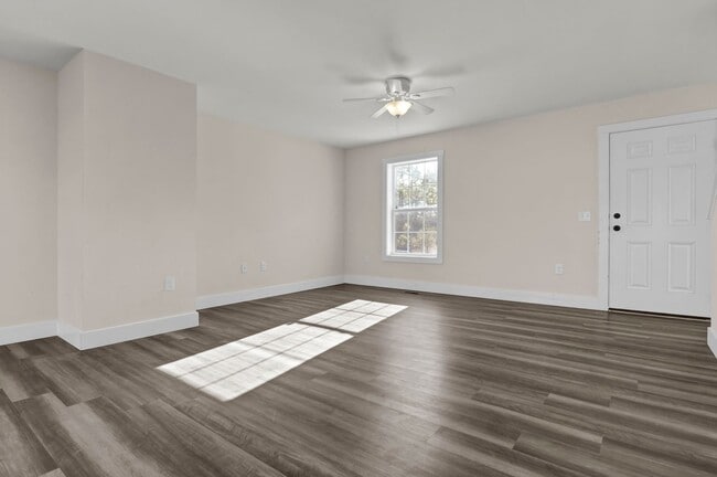 Building Photo - Cozy 3-Bedroom Home in Belvedere Plantation