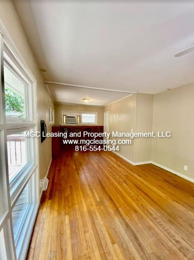 Building Photo - Charming Ranch Style Home Minutes From Downtown Lee's Summit