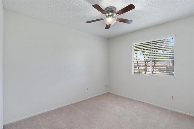 Building Photo - 2204 Silver Spur Dr