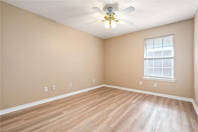Building Photo - 8158 Magnolia Village Dr N