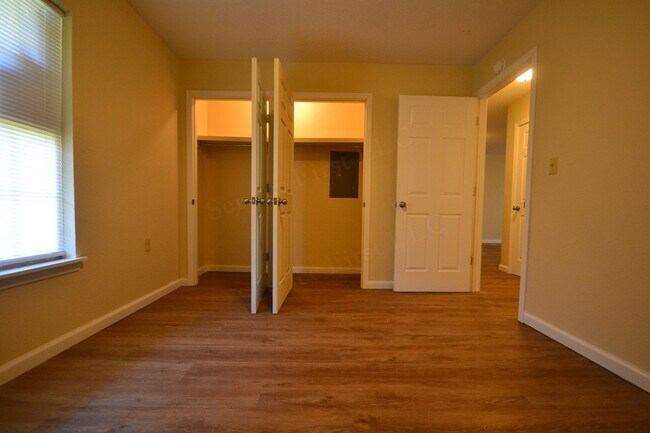 Building Photo - Greenfield Apartments