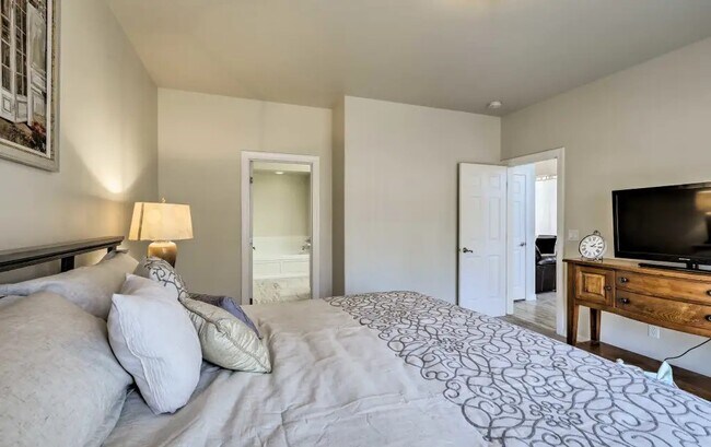 Master Bedroom - 210 W Cedar Ave