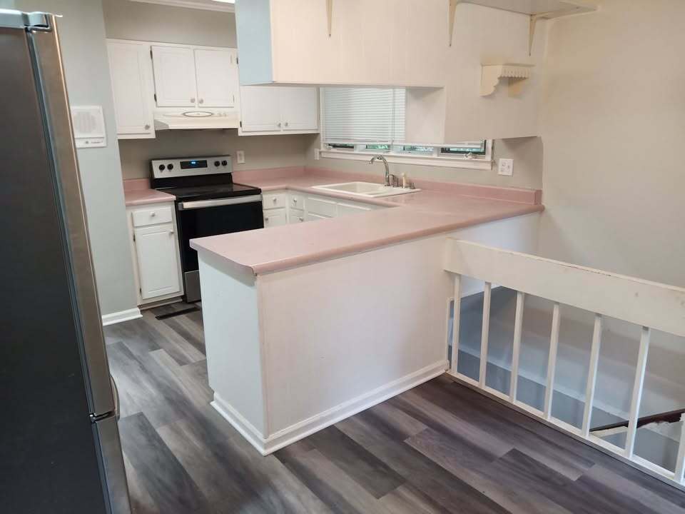 Kitchen - 109 Limberlost Dr