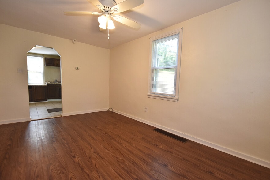 Building Photo - 1021 Joseph St