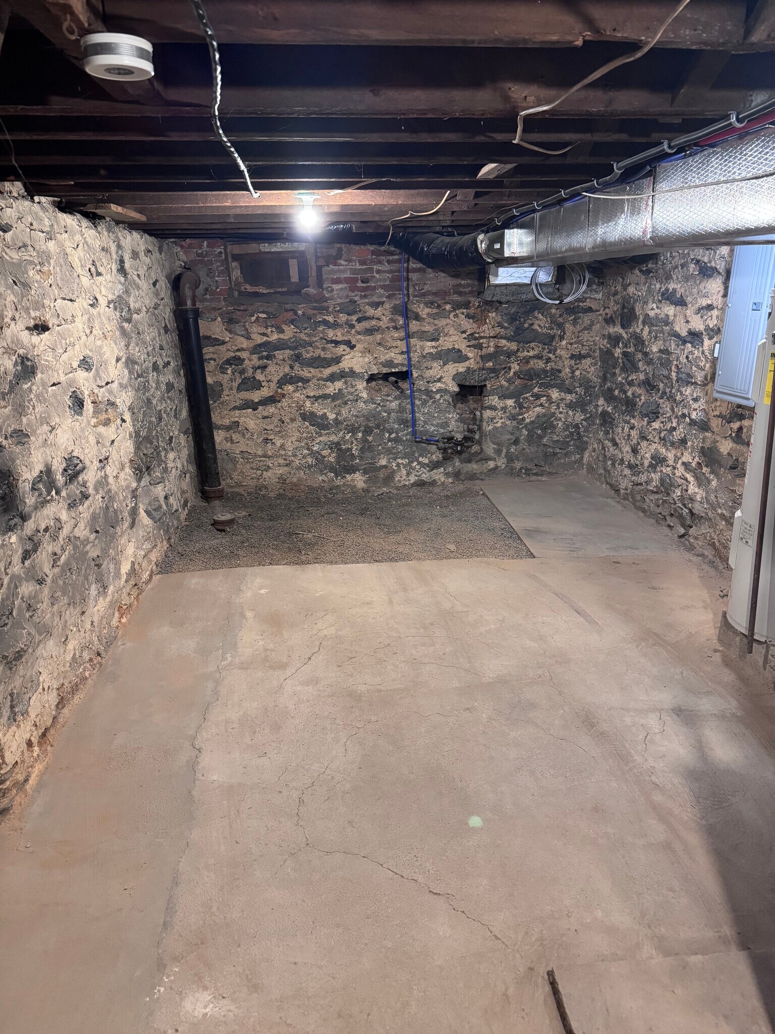 Building Photo - 110 E Locust St