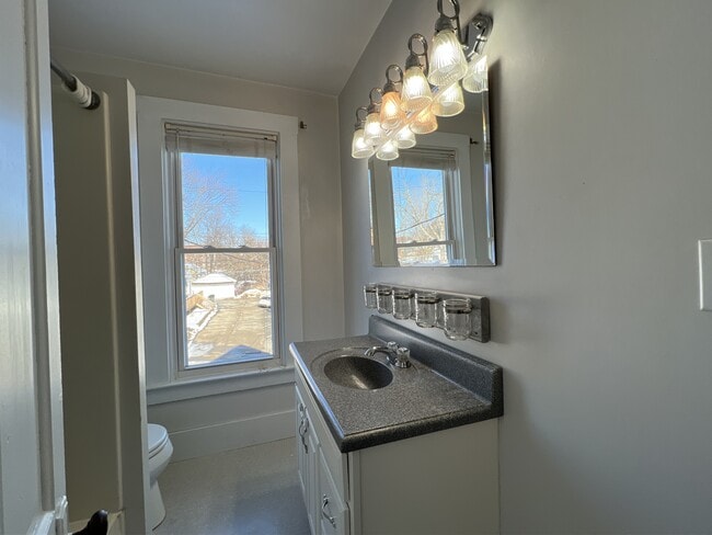 Building Photo - 1950 Bennett St