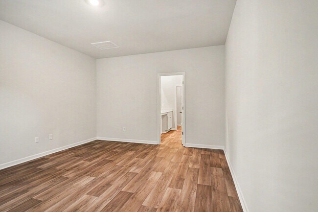 Building Photo - 1120 Tibetan St