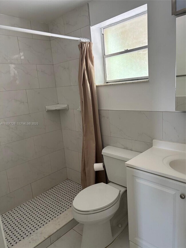 Building Photo - 1301 N 12th Ct