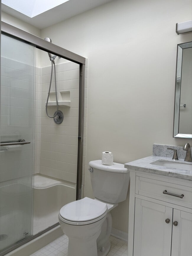 Building Photo - 711 Savannah Ln