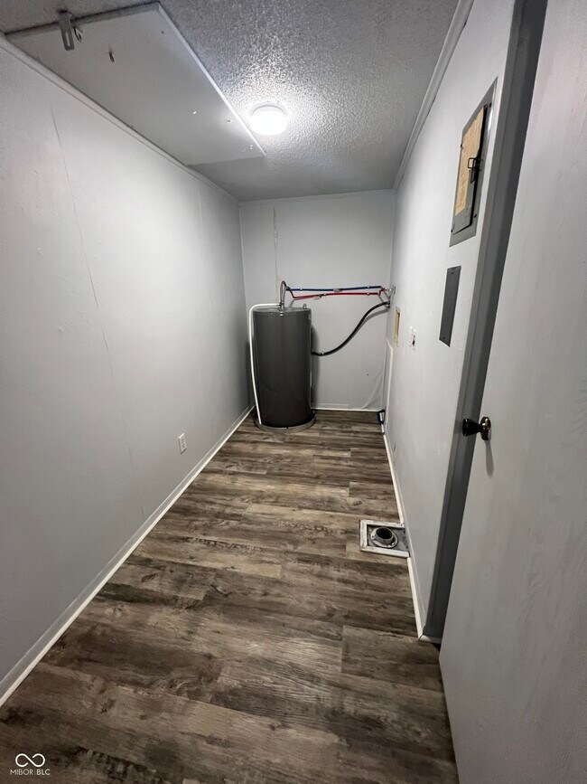 Building Photo - 2000 Indianapolis Rd