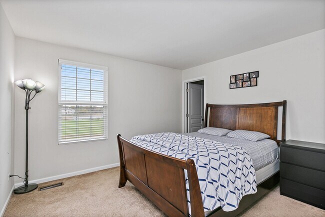 Building Photo - 3557 Crestwood Ln