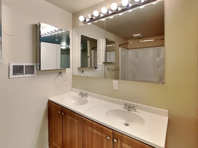 Building Photo - 7734 S Mission Dr