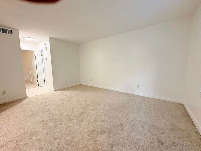 Building Photo - 1530 Live Oak Dr