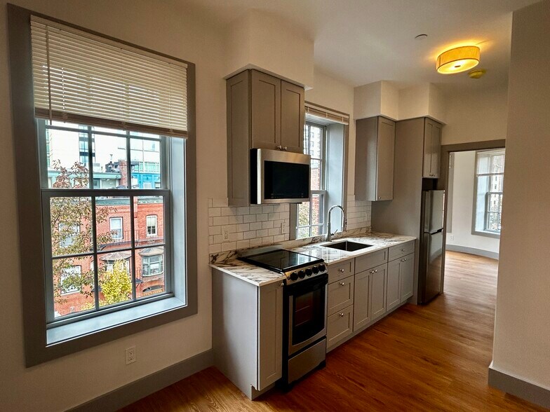 Building Photo - 86 Saint Botolph St