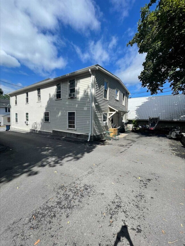 Building Photo - 138 Church St